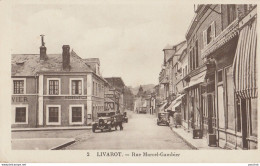 Z30- 14) LIVAROT (CALVADOS) RUE MARCEL GAMBIER  - (ANIMEE - AUTOMOBILE -  2 SCANS) - Livarot