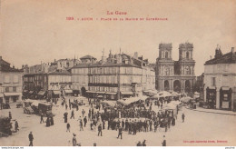 Z27-  32) AUCH - PLACE DE LA MAIRIE ET CATHEDRALE- (TRES ANIMEE - 2 SCANS) - Auch