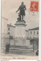 Z17- 47) NERAC -  STATUE HENRI IV  - (ANIMEE - ECOLIER) - Nerac