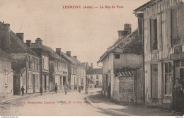 Z17- 10) LESMONT (AUBE) LA RUE DU PONT - (ANIMEE -  COMMERCE  SAUVAGEOT COUTURIER - 2 SCANS) - Autres & Non Classés