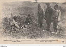 Z5- GUERRE 1914 - TIRAILLEURS MAROCAINS SOIGNANT UN BLESSE ALLEMAND PRES DE VILLEROY - ( MILITARIA - WW1 - SCANS) - Guerra 1914-18