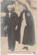 Z3 - GUERRE DE 1914 - INFIRMIERE DE LA CROIX ROUGE AIDANT UN FUSILLIER MARIN BLESSÉ - CARTE PHOTO - MILITARIA - 2 SCANS) - Rotes Kreuz