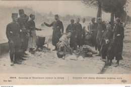 Z3 - GUERRE DE 1914 -  ZOUAVES ET TIRAILLEURS FAISANT LA SOUPE - (MILITARIA - WW1 - 2 SCANS) - Guerre 1914-18