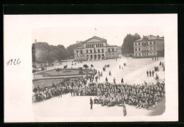 Foto-AK Coburg, Menschenmenge Auf Dem Schlossplatz  - Coburg