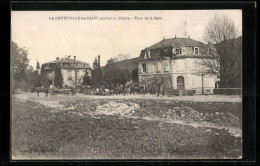 CPA La Neuveville-les Raon, Pendant La Guerre, Place De La Gare  - Autres & Non Classés