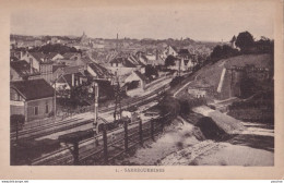 X14-57) SARREGUEMINES -  GARE - VOIES FERREES -  ( 2 SCANS ) - Sarreguemines