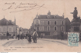 X8-89) AUXERRE - RUE DU PONT ET STATUE PAUL BERT - ANIMEE - CAFE DU PONT - 1904 - Auxerre