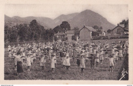 COLONIE DE VACANCES DE BAGNERES DE BIGORRE - UNE SEANCE D' EXERCICES PHYSIQUES - F. O. L . LOT ET GARONNE - ( 2 SCANS ) - Bagneres De Bigorre