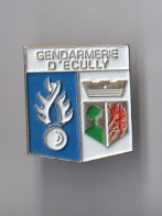 PIN'S THEME  POLICE  GENDARMERIE D'ECULLY DANS LE RHONE - Polizei