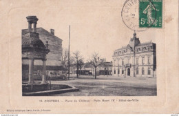 Y12-33) COUTRAS (GIRONDE) PLACE DU CHATEAU - PUITS HENRI IV - HOTEL DE VILLE - 1912 - Autres & Non Classés