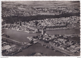 Y9-17) ROCHELLE  - VUE AERIENNE - LES BASSINS - LES TOURS - LA VILLE ET LE  MAIL -  1953 - ( 2 SCANS ) - La Rochelle