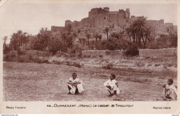 Y8- OUARZAZAT (MAROC) LA CASBAH DE TIFOULTOUT - ( PETITE ANIMATION - GROUPE D  'ENFANTS - 2 SCANS ) - Autres & Non Classés