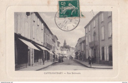Y7-11) CASTELNAUDARY - RUE NATIONALE - ( PETITE ANIMATION ) - 1911 - Castelnaudary
