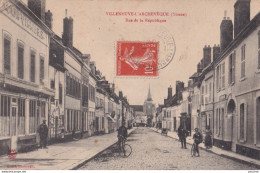 Y7-89) VILLENEUVE L ' ARCHEVEQUE (YONNE) RUE DE LA REPUBLIQUE - ANIMEE - 1911 - Villeneuve-l'Archevêque