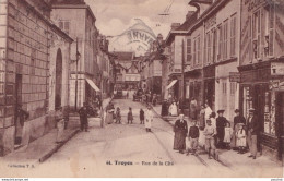 Y2-10) TROYES (AUBE) RUE DE LA CITE - ANIMEE - 1925 - ( 2 SCANS ) - Troyes