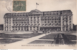 Y24-14) DEAUVILLE - LA PLAGE FLEURIE - LE ROYAL HOTEL - 1910 - Deauville