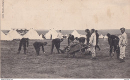 Y24-54) CAMP DE BOIS - L'EVEQUE - LA CORVEE DE QUARTIER - MILITARIA  - 1906 - ( 2 SCANS ) - Autres & Non Classés