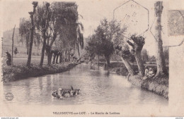 Y22-47) VILLENEUVE SUR LOT - LE MOULIN DE LATIERES - ANIMEE - PERSONNAGES + CANARDS  - 1905  - Villeneuve Sur Lot