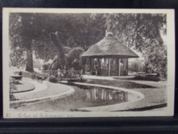 27162 . LOUVIERS . LE LAC ET LE KIOSQUE - Louviers