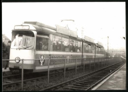 Fotografie Unbekannter Fotograf, Ansicht Duisburg, Strassenbahn-Triebwagen Mit Jägermeister Reklame  - Other & Unclassified