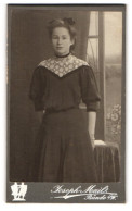 Fotografie Joseph Maile, Bünde I. W., Junge Dame Im Kleid Mit Schleife Im Haar  - Anonymous Persons