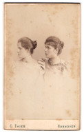 Fotografie C. Thies, Hannover, Höltystrasse 13, Junge Damen Mit Toupiertem Haar  - Anonymous Persons