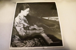 XIE DAGIUN - CHINA PIANO PLAYER ARTISTS MUSICIANS Al VIII-lea Festival International George Enescu 20-29 Septembrie 1979 - Célébrités