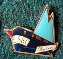 PIN'S " E.S.G.C. " CHARTRES CATHÉDRALE BATEAU _DP76 - Schiffahrt