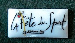 PIN'S CÉRAMIQUE " LA FÊTE DU SPORT 25 ET 26 MAI 1991 "_DP37 - Athletics