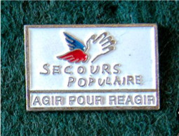 PIN'S " SECOURS POPULAIRE AGIR POUR RÉAGIR " MAIN AILE _DP162 - Vereinswesen