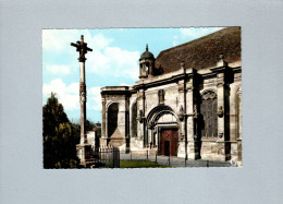Magny En Vexin (95) : L'église Et La Croix De Pierre - Magny En Vexin
