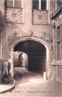 FURNES - VEURNE - Portique De L'hotel De Ville Et Ruelle - Veurne