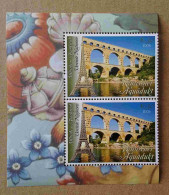 N-U-C Vi06-02 : Nations Unies Vienne  - Pont Du Guard Et La Tour Eiffel Avec Bdf Illustré - Unused Stamps