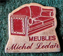 PIN'S " MEUBLES MICHEL LEDER " FAUTEUIL CANAPÉ SOFA _DP125 - Trademarks