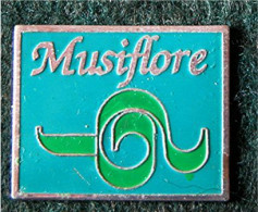 PIN'S " MUSIFLORE " ASSOCIATION DE TOURISME DROME _DP99 - Associazioni