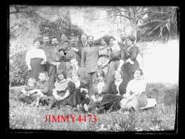 Lundi De Pâques 1914 - Une Grande Famille à Identifier - Plaque De Verre - Taille 88 X 118 Mlls - Glass Slides