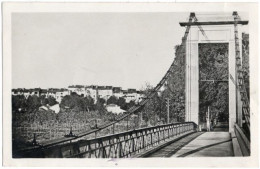 82. Pf. VERDUN-SUR-GARONNE. Les Remparts, Vue Du Pont Suspendu - Verdun Sur Garonne