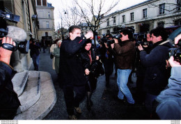 OUVERTURE DU PROCES D'ALEXI DEVANT LES ASSISES DES YVELINES LA MERE D'ALEXI ET UN COPAIN D'ECOLE PHOTO DE PRESSE ANGELI - Beroemde Personen