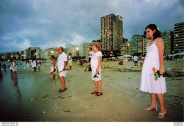 COPPACABANA LA PLAGE S'ENFLAMME POUR RENDRE HOMMAGE A LA DEESSE DE LA MER N° 13 PHOTO DE PRESSE ANGELI - Amérique