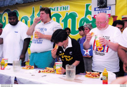 CHAMPIONNAT DU MONDE DES MANGEURS DE HOT DOG NEW YORK N° 1 PHOTO DE PRESSE ANGELI - Sports