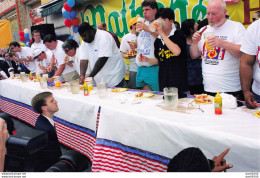 CHAMPIONNAT DU MONDE DES MANGEURS DE HOT DOG NEW YORK N° 5 PHOTO DE PRESSE ANGELI - Sport