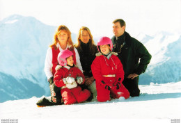 SARAH FERGUSON SA MERE SES FILLES ET SON EX MARI PRINCE ANDREW AU VERBIER EN SUISSE PHOTO DE PRESSE ANGELI - Famous People