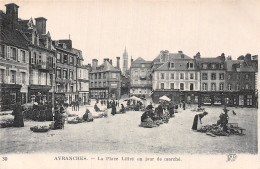 50 AVRANCHES LA PLACE LITTRE UN JOUR DE MARCHE - Avranches