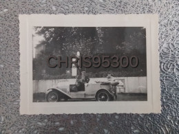 PHOTO ANCIENNE - LOURDES 65 HAUTES PYRENNEES - AUTOMOBILE VOITURE - POMPE A ESSENCE - Orte