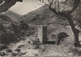 X112481 HERAULT SAINT GUILHEM LE DESERT TOUR FEODALE ET VIEUX MOULIN - Autres & Non Classés