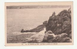 29 . LA POINTE DU RAZ . LE MOINE COUCHE ET LE GNOME - La Pointe Du Raz