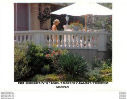 PHOTO DE PRESSE ORIGINALE  LADY DIANA SPENCER A SAINT TROPEZ 07/1997 FORMAT 21X15CM  Ref2 - Berühmtheiten