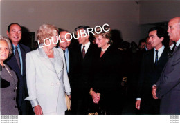 LADY DIANA EXPOSITION PAUL CEZANNE 1995 JACQUES CHIRAC SON EPOUSE ET MME POMPIDOU PHOTO PRESSE ANGELI 27X18CM - Berühmtheiten