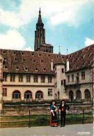 67 - Strasbourg - Groupe Alsacien Devant Le Musée Historique - Folklore - CPM - Voir Scans Recto-Verso - Strasbourg