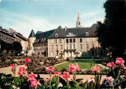 38 - Grenoble - Ville Olympique - L'Hôtel De Ville Et Son Jardin - Fleurs - Carte Dentelée - CPSM Grand Format - Voir Sc - Grenoble